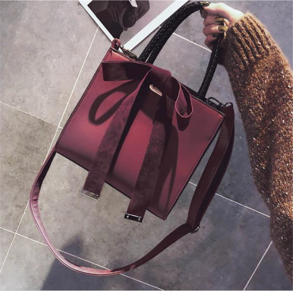 Μοντέρνα γυναικεία τσάντα με κορδέλα σε τέσσερα χρώματα