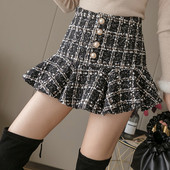 Fusta de dama moderna croiata cu nasturi