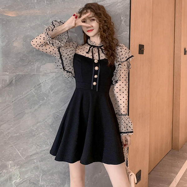 Modern női rövid ruha hosszú ujjal és gombokkal fekete színben