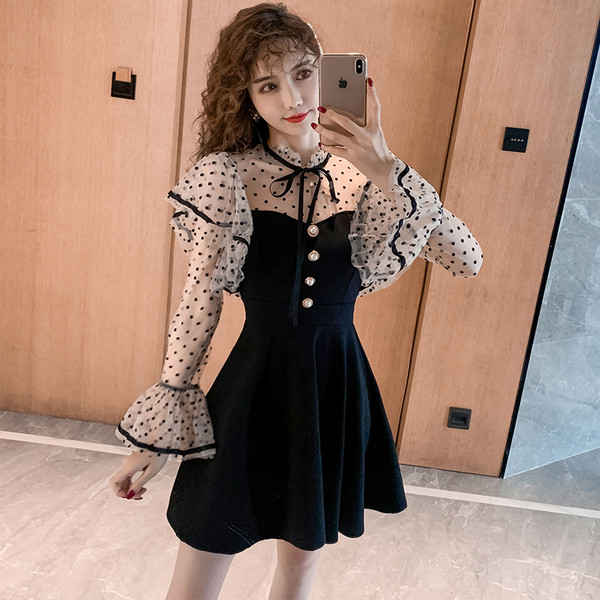 Modern női rövid ruha hosszú ujjal és gombokkal fekete színben