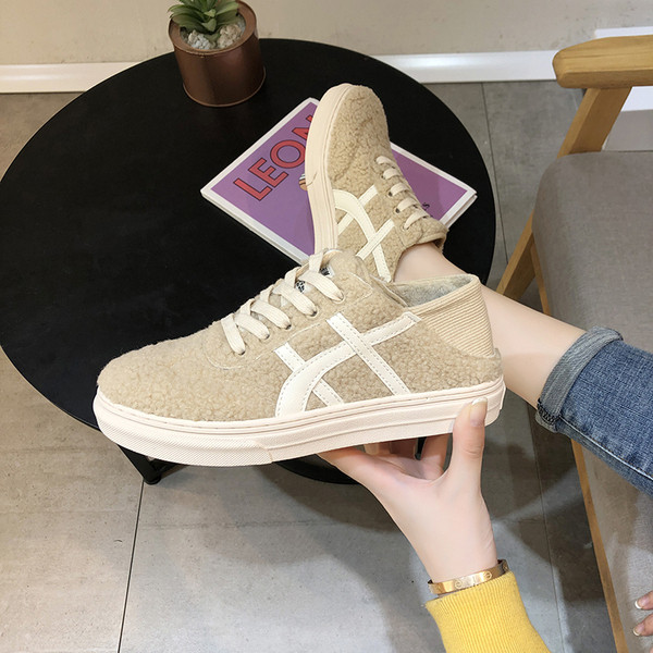 Χειμερινά γυναικεία αθλητικά παπούτσια σε μαύρο και μπεζ χρώμα