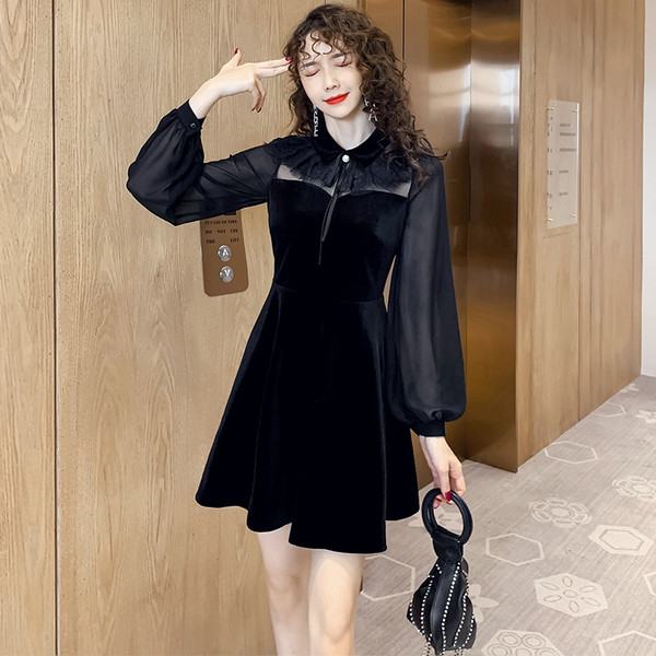 Modern női rövid ruha hosszú ujjal és O-nyakú fekete színben