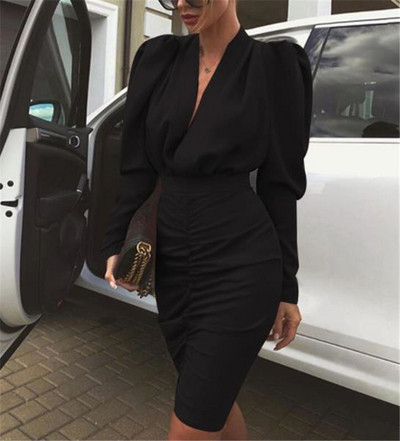 Modern női ruha spitz nyakkivágással és hosszú ujjú piros, fekete és fehér színben