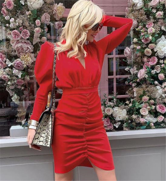 Modern női ruha spitz nyakkivágással és hosszú ujjú piros, fekete és fehér színben