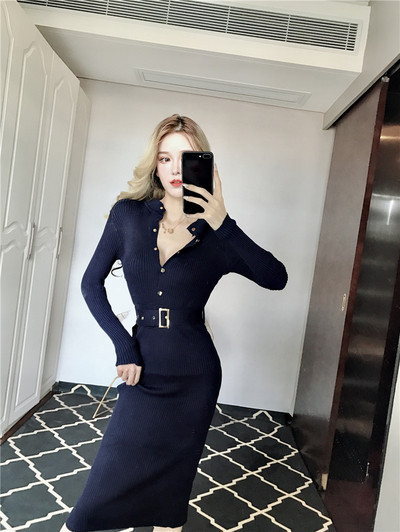 Női testhezálló ruha övvel és gombokkal, három színben