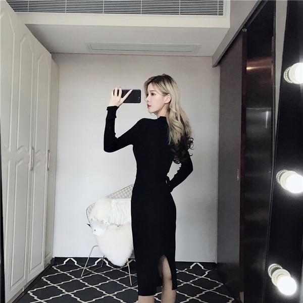 Női testhezálló ruha övvel és gombokkal, három színben