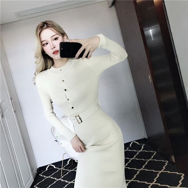 Női testhezálló ruha övvel és gombokkal, három színben