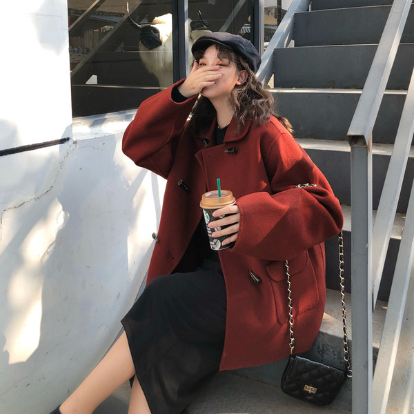 Дамско  палто с копчета и джобове в три цвята