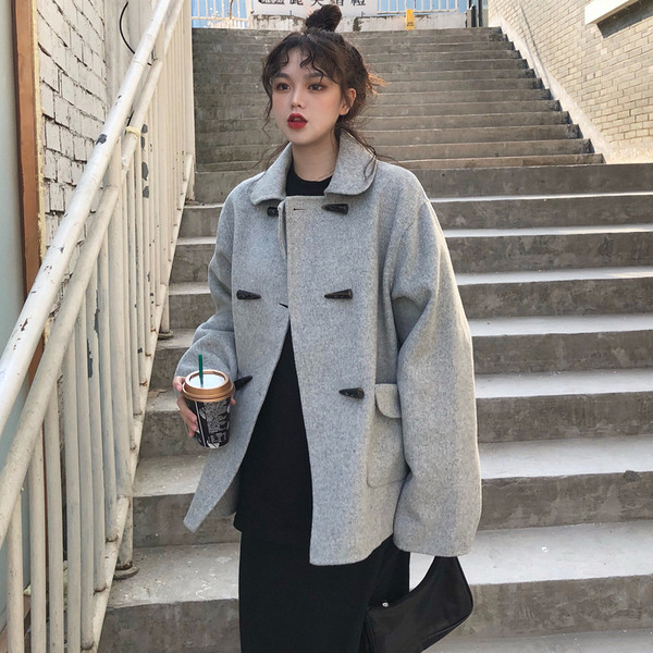 Дамско  палто с копчета и джобове в три цвята