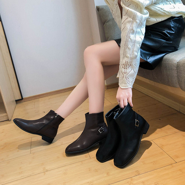 Női bőrcsizma hegyes modell fekete és barna színben