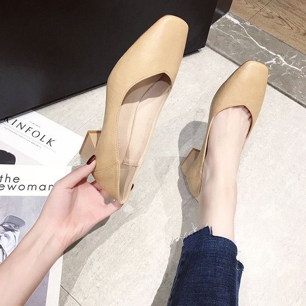 Női bőrcipő vastag sarkú fekete, bézs és fehér színben