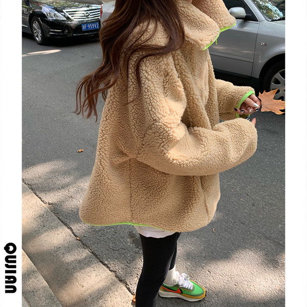 Modern női pulóver széles modell bézs színben