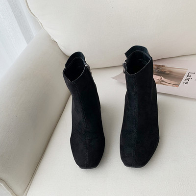 Γυναικείες μπότες σουέτ με παχιά τακούνι σε μαύρο και μπεζ χρώμα