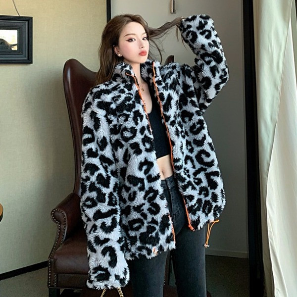 Модерно дамско палто с животински десен и цип в два цвята