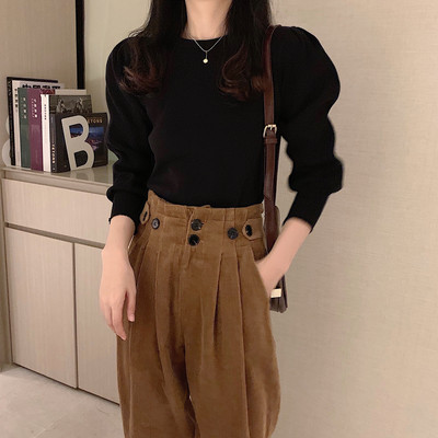 Modern női pulóver ovális nyakkivágással és hosszú ujjú kék, zöld és fekete színekben