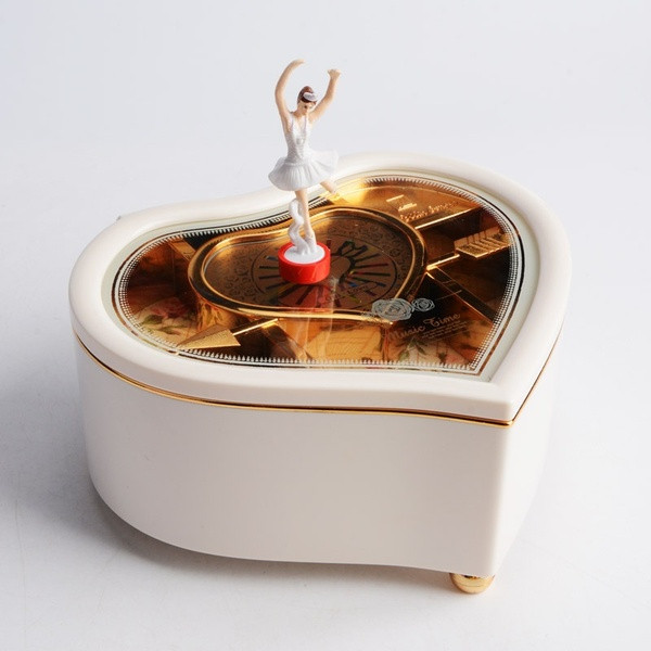 Κουτί μουσικής με περιστρεφόμενη μπαλαρίνα σε σχήμα καρδιάς σε ροζ και άσπρο χρώμα