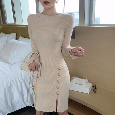 Casual γυναικείο φόρεμα με ωοειδές λαιμόκοψη και κουμπιά σε μαύρο χρώμα