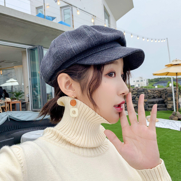 Modern női kockás sapka napellenzővel, négy színben