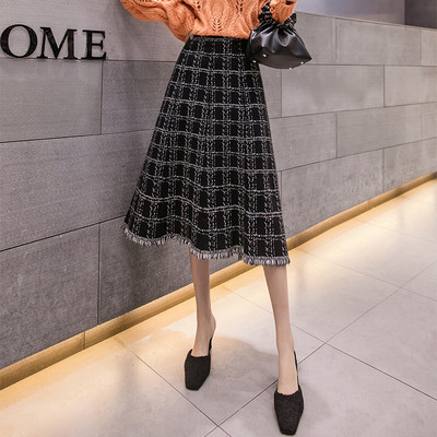 Μοντέρναγυναικεία μαύρη φούστα