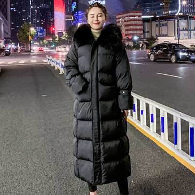 Μοντέρνο χειμωνιάτικο γυναικείο μπουφάν με κουκούλα σε λευκό και μαύρο χρώμα