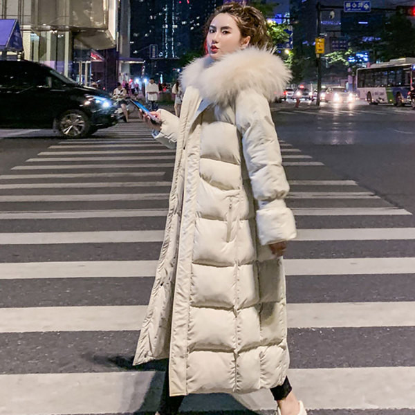 Μοντέρνο χειμωνιάτικο γυναικείο μπουφάν με κουκούλα σε λευκό και μαύρο χρώμα