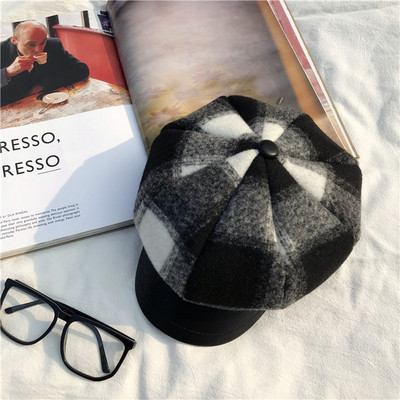 Modern női sapka fekete és barna színben