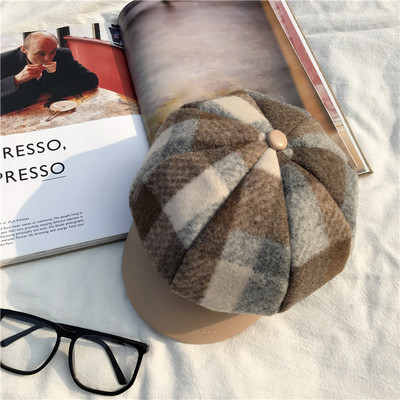 Modern női sapka fekete és barna színben