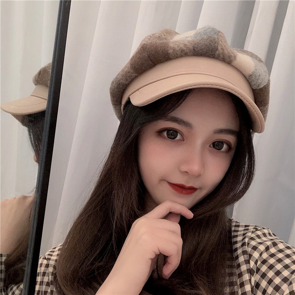 Modern női sapka fekete és barna színben