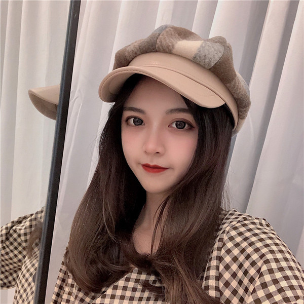 Modern női sapka fekete és barna színben