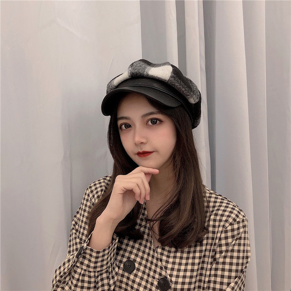 Modern női sapka fekete és barna színben