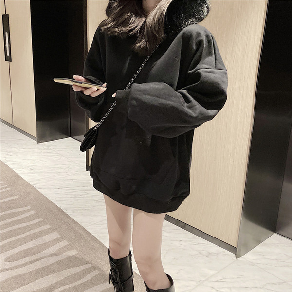 Női alkalmi pulóver kapucnival és pehelyszínnel bézs és fekete színben