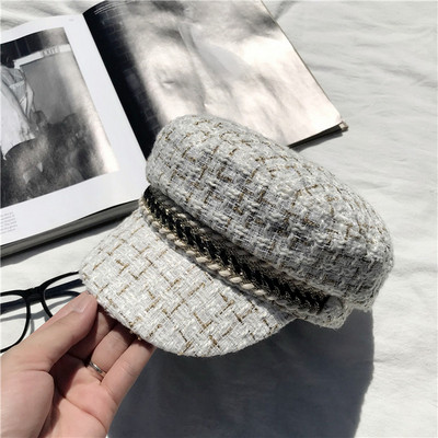 Stílusos női téli sapka napellenzővel - két modell