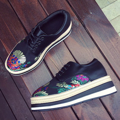 Γυναικεία καθημερινά  παπούτσια με πολύχρωμα κεντήματα