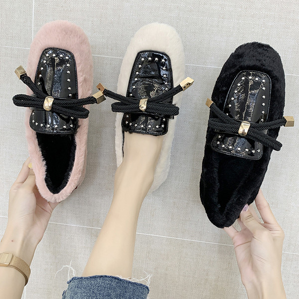 Női alkalmi pehelycipő fekete, fehér és rózsaszín színben