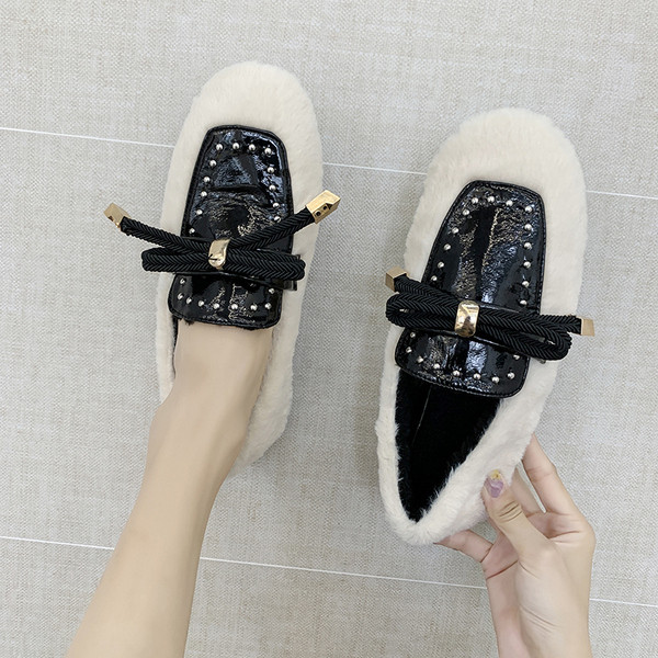 Női alkalmi pehelycipő fekete, fehér és rózsaszín színben