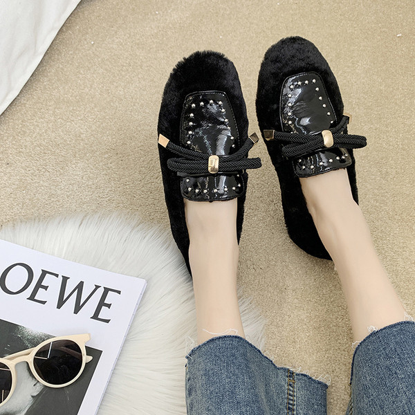 Női alkalmi pehelycipő fekete, fehér és rózsaszín színben