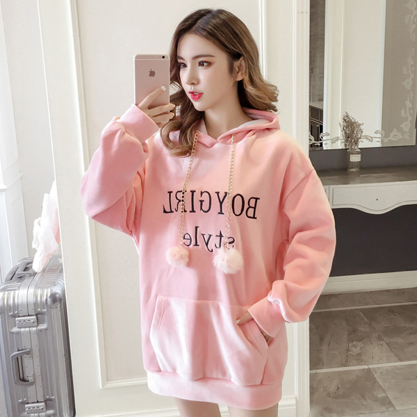 Modern női pulóver hímzéssel, lila és rózsaszín pehelyszínnel