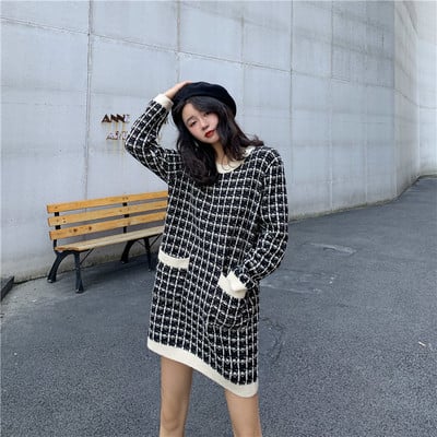 Rövid kockás ruha fehér és fekete zsebekkel