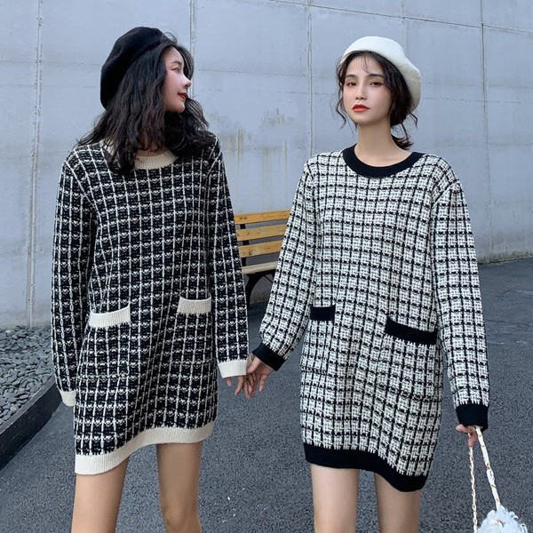 Rövid kockás ruha fehér és fekete zsebekkel