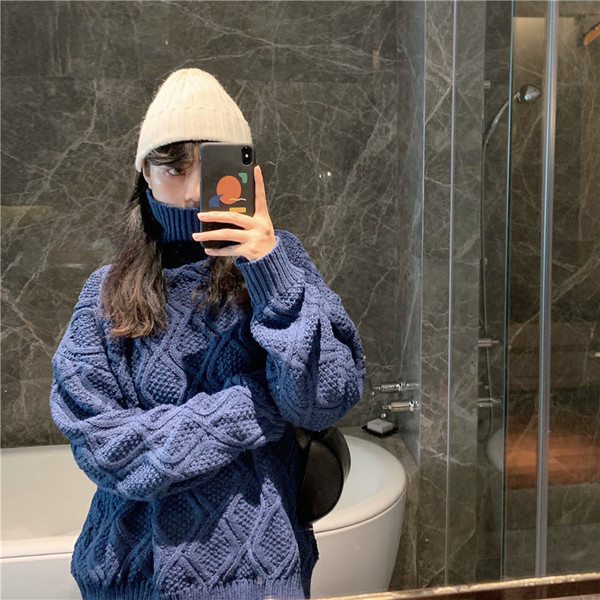 Női téli pulóver pólógallérral bézs és kék színben