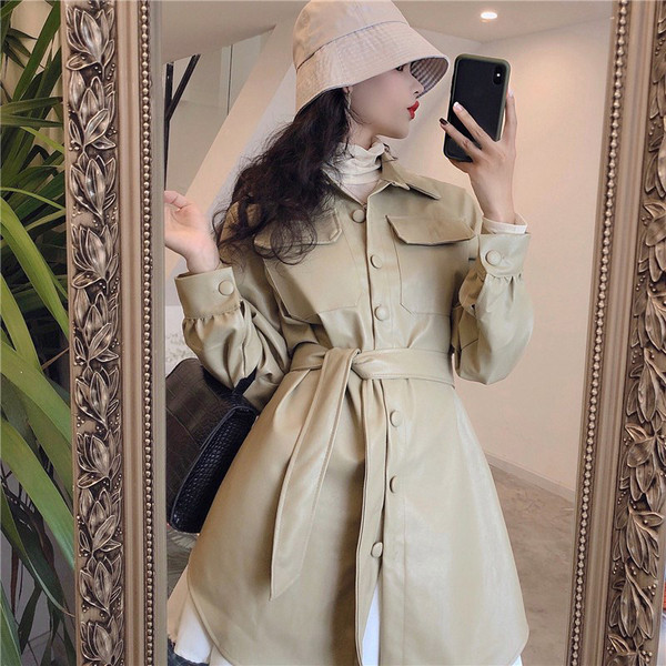 Eko bőrből készült hosszú kabát típusú kabát fehér és fekete színben