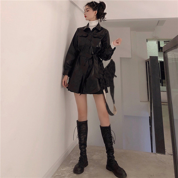 Eko bőrből készült hosszú kabát típusú kabát fehér és fekete színben