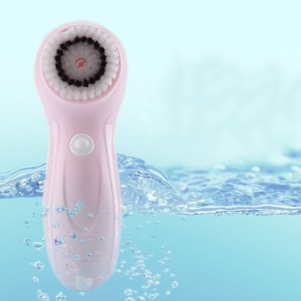 Elektromos vízálló kefe az arc tisztításához három rózsaszín és kék színű tartozékkal