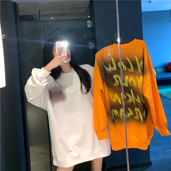 Μπλούζα φαρδύ μοντέλο με επιγραφή σε πορτοκαλί και λευκό χρώμα