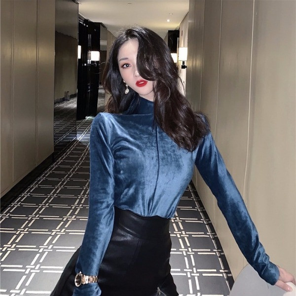 Κομψή γυναικεία μπλούζα βελούδο με ψηλό κολάρο και μακριά μανίκια σε ροζ και μπλε χρώμα