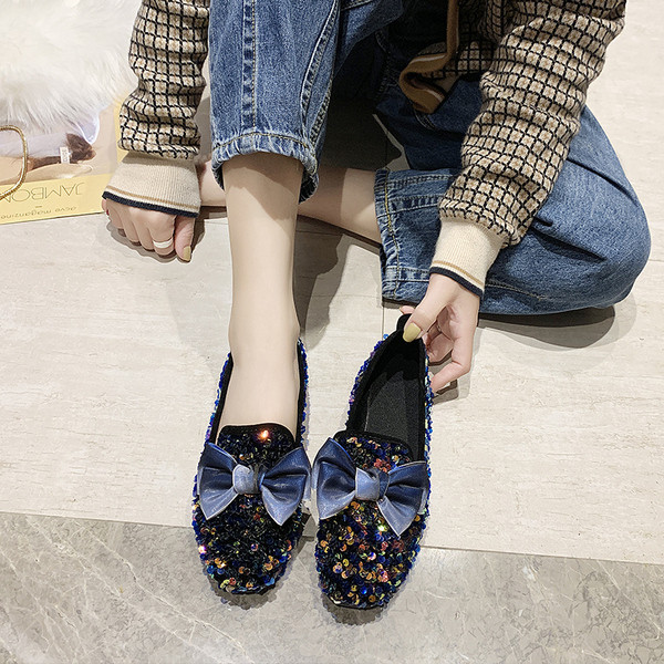 Modern női cipő flitterekkel és szalaggal több színben