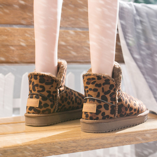 Új női csizma modell puha béléssel, három színben - állatmintás