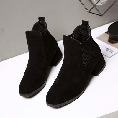 Modern női csizma öko velúrból, fekete és bézs színben