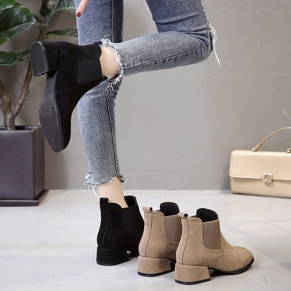 Modern női csizma öko velúrból, fekete és bézs színben