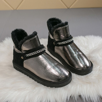 Modern női csizma puha béléssel és fém elemmel, két színben